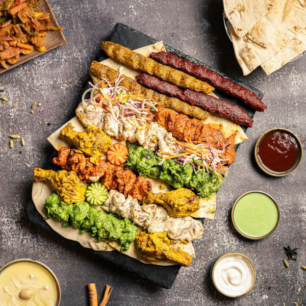 Kategoria Przepisy na Kolację. Obrazek symbolizujący lekki posiłek wieczorny, np. sałatkę lub kanapkę.